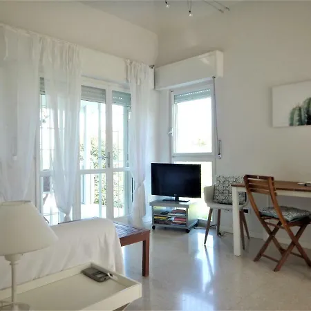 White House * Lazise